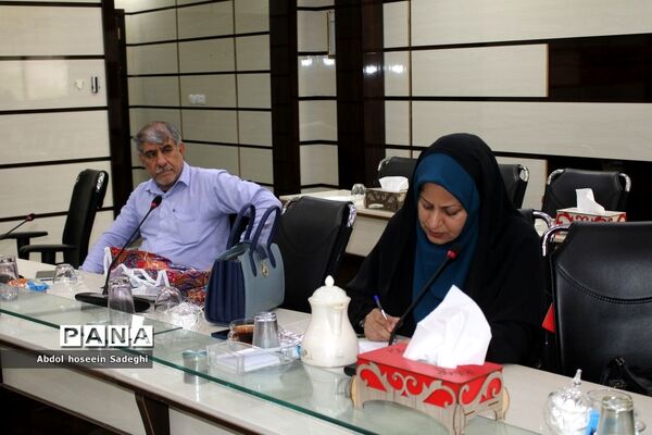 جلسه کارگروه ساماندهی لباس فرم دانش‌آموزان استان بوشهر