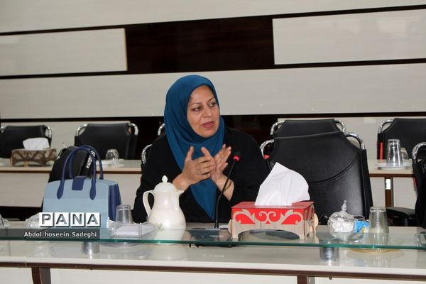 جلسه کارگروه ساماندهی لباس فرم دانش‌آموزان استان بوشهر