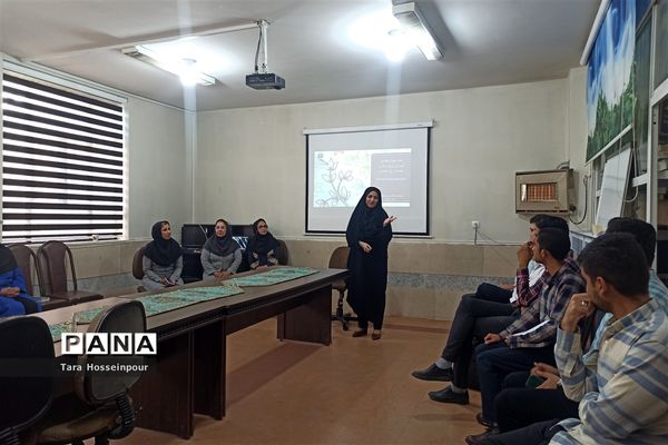 بازدید معلمان جوان ناحیه ۳ از پژوهش‌سرای اسدالله اسدی