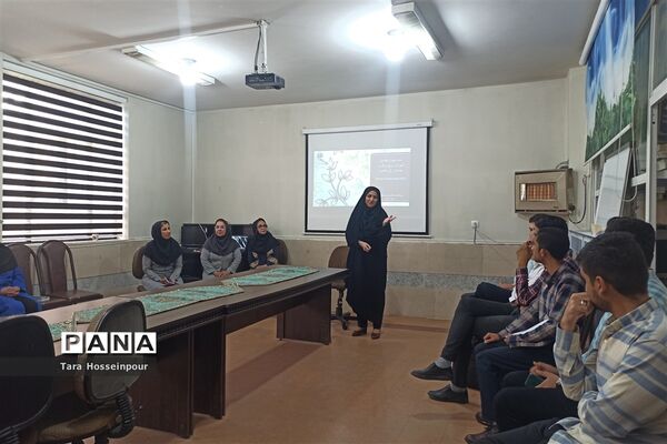 بازدید معلمان جوان ناحیه ۳ از پژوهش‌سرای اسدالله اسدی