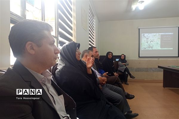 بازدید معلمان جوان ناحیه ۳ از پژوهش‌سرای اسدالله اسدی