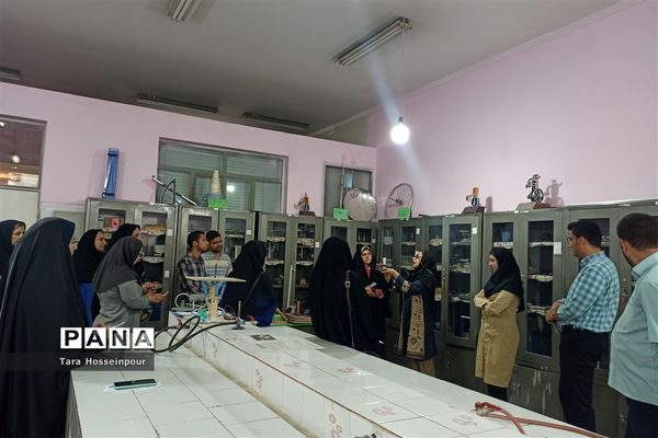 بازدید معلمان جوان ناحیه ۳ از پژوهش‌سرای اسدالله اسدی