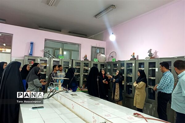 بازدید معلمان جوان ناحیه ۳ از پژوهش‌سرای اسدالله اسدی