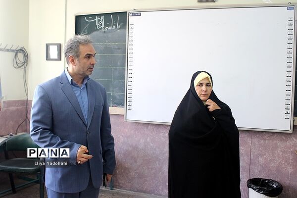 بازدید مدیر آموزش و پرورش منطقه 6 از دبستان پسرانه منتظری