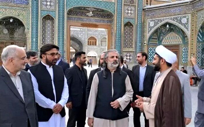 تشرف وزیر کنترل مواد مخدر پاکستان به زیارت حرم حضرت معصومه (س)
