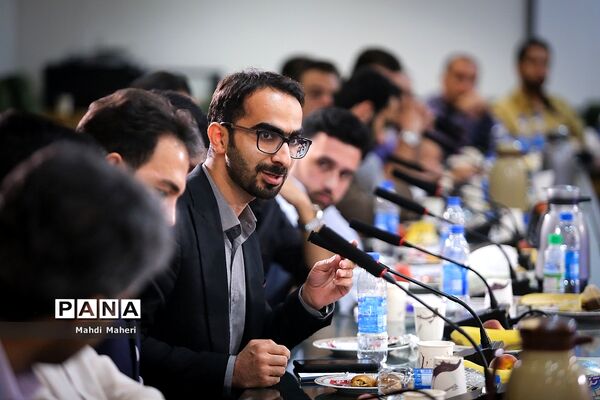 نشست صمیمی نخبگان جوان با وزیر آموزش و پرورش