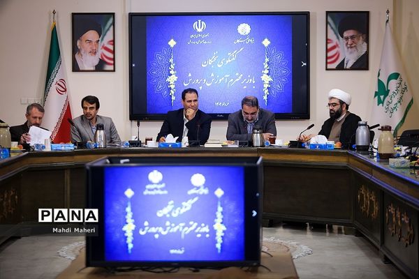 نشست صمیمی نخبگان جوان با وزیر آموزش و پرورش