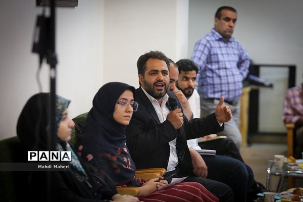 نشست صمیمی نخبگان جوان با وزیر آموزش و پرورش