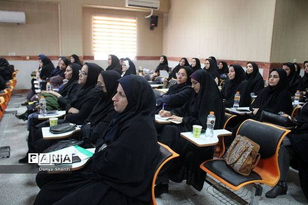 کارگاه آموزشی ارائه جدیدترین  یافته‌های تجربی در امور تربیتی، مشاوره و مراقبت در برابر آسیب‌های اجتماعی