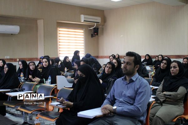 کارگاه آموزشی ارائه جدیدترین  یافته‌های تجربی در امور تربیتی، مشاوره و مراقبت در برابر آسیب‌های اجتماعی