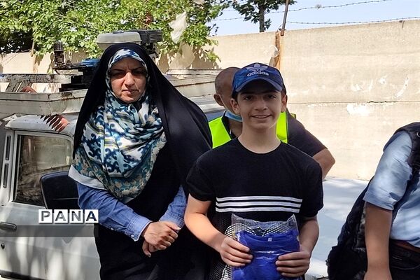 دانش‌آموزان دوستدار محیط‌زیست به کمک پاکبانان برای پاکسازی محیط زیست رفتند