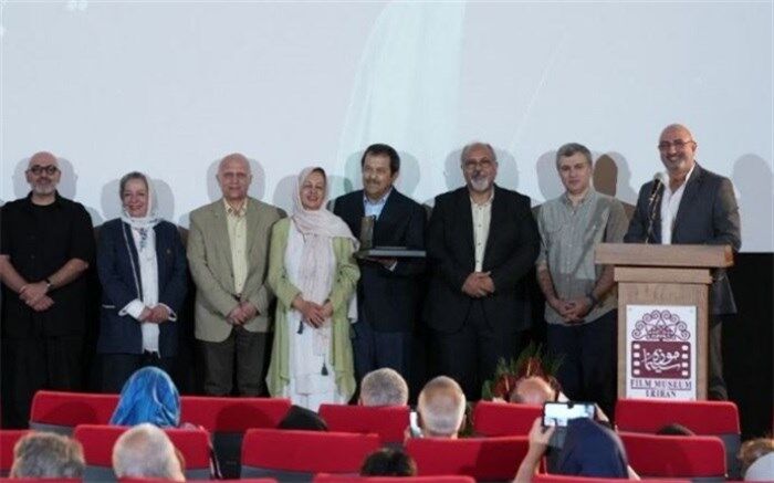 باید بیشتر به سمت حرفه‌ای شدن در سینمای مستند پیش برویم