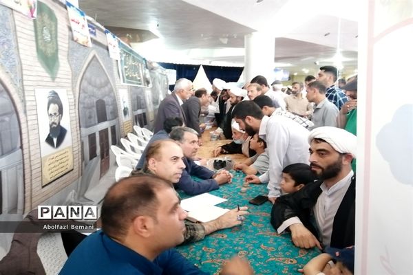 برپایی میز خدمت آموزش و پرورش قم در نماز جمعه