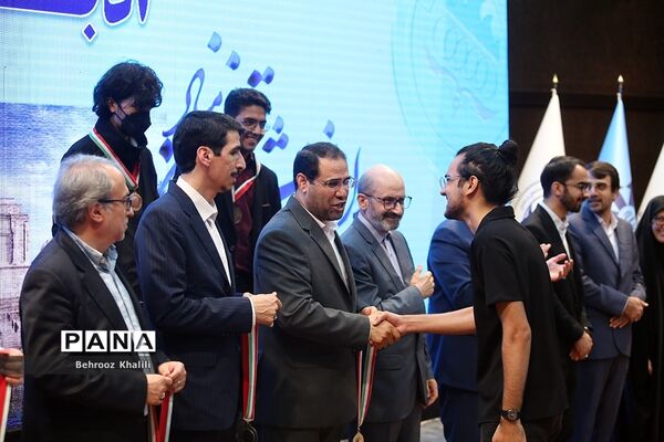 آیین تجلیل از مدال‌آوران المپیادهای علمی