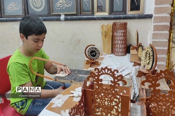 بازدید معاون پرورشی و تربیت‌بدنی آموزش و پرورش شهرستان قرچک از نمایشگاه صنایع‌دستی شهرستان‌