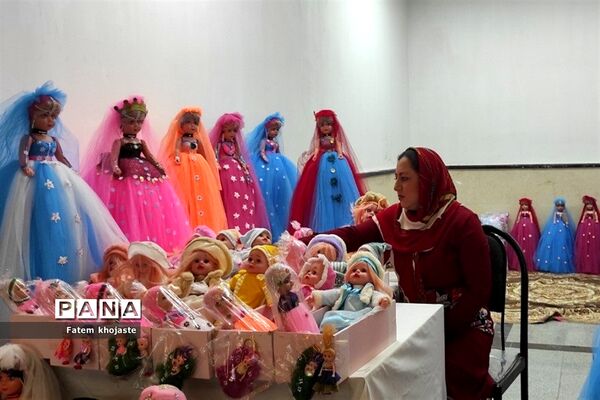 بازدید معاون پرورشی و تربیت‌بدنی آموزش و پرورش شهرستان قرچک از نمایشگاه صنایع‌دستی شهرستان‌