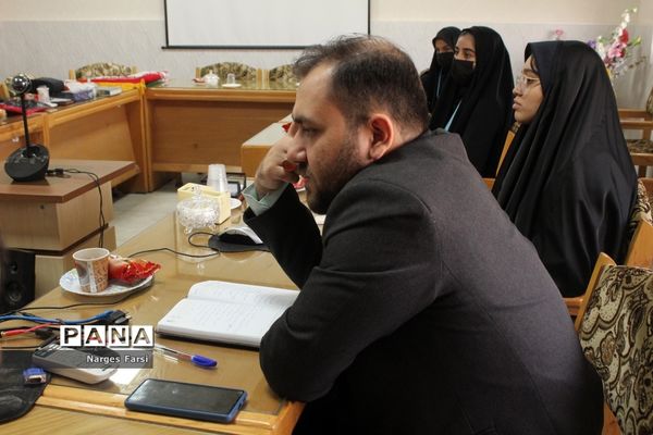 نشست همفکری هیات رئیسه مجلس دانش‌آموزی استان قم