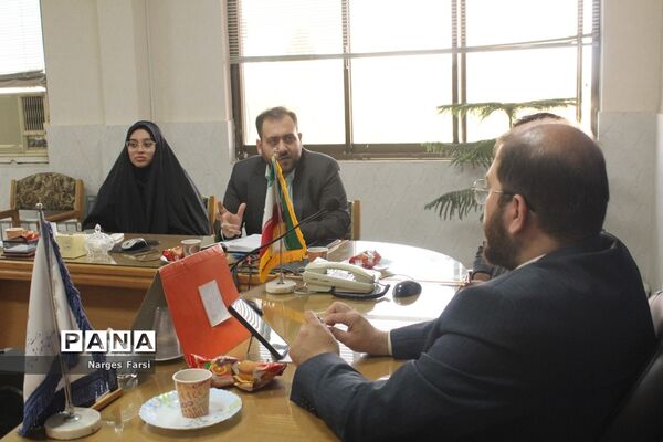 نشست همفکری هیات رئیسه مجلس دانش‌آموزی استان قم