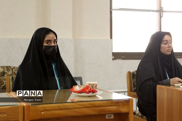 نشست همفکری هیات رئیسه مجلس دانش‌آموزی استان قم