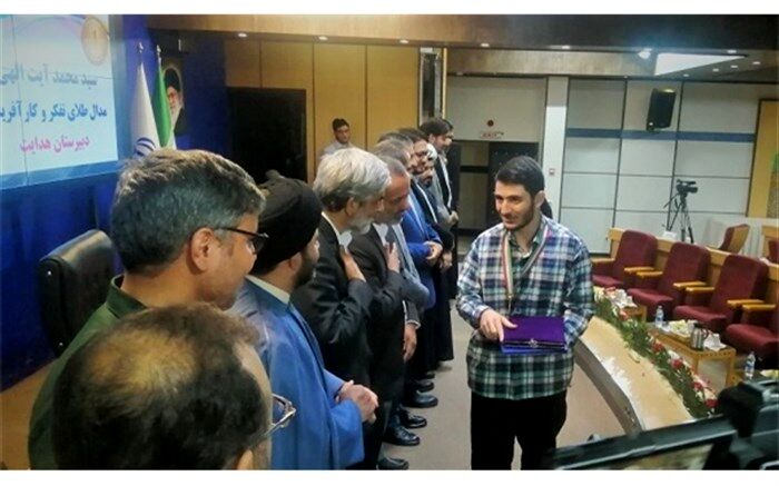 ۱۶ مدال آور المپیادهای علمی دانش‌آموزی در قم تجلیل شدند