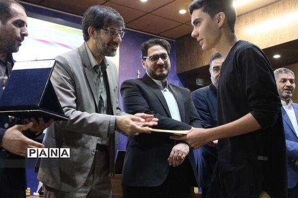 آیین تجلیل از مدال‌آوران المپیاد‌ها و جشنواره‌های علمی قم