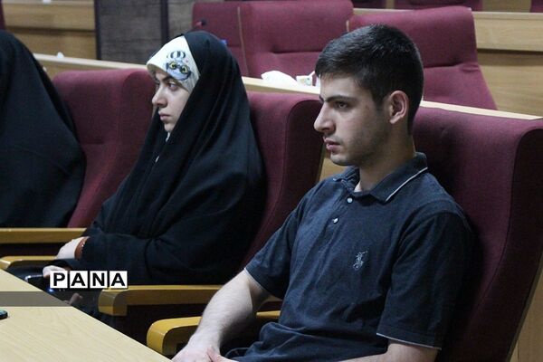 آیین تجلیل از مدال‌آوران المپیاد‌ها و جشنواره‌های علمی قم
