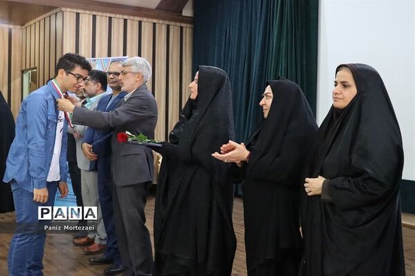آیین تجلیل از مدال‌آوران المپیاد‌های علمی استان البرز