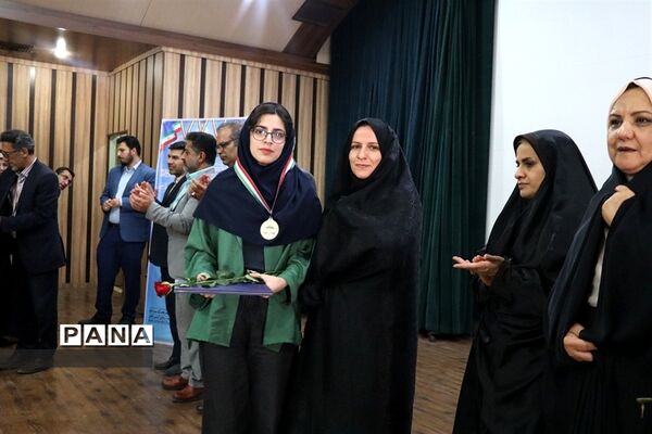آیین تجلیل از مدال‌آوران المپیاد‌های علمی استان البرز