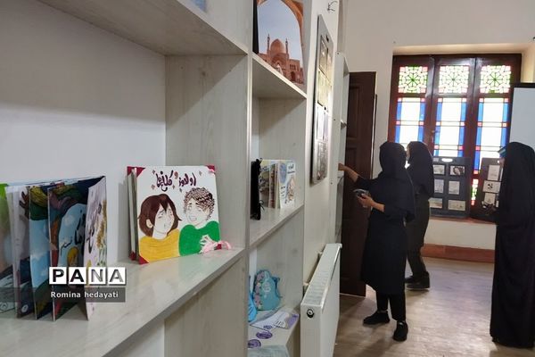 نمایشگاه دستاوردهای دانش‌آموزان هنرستان مبتکران رودهن‌