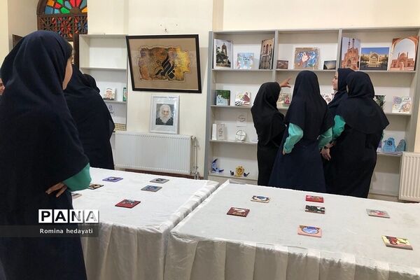 نمایشگاه دستاوردهای دانش‌آموزان هنرستان مبتکران رودهن‌