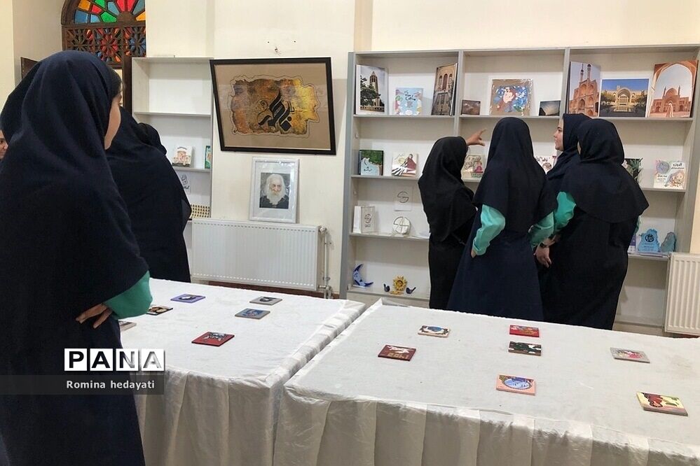 نمایشگاه دستاوردهای دانش‌آموزان هنرستان مبتکران رودهن‌