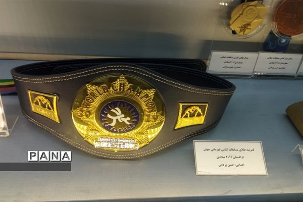 بازدید دانش آموزان دختر زیارت‌اولی استان اصفهان از موزه آستان قدس رضوی