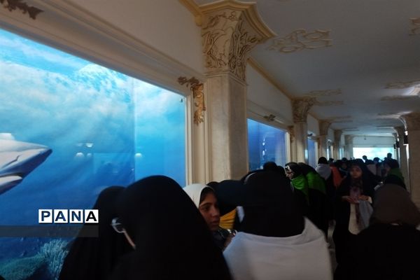 بازدید دانش آموزان دختر زیارت‌اولی استان اصفهان از موزه آستان قدس رضوی