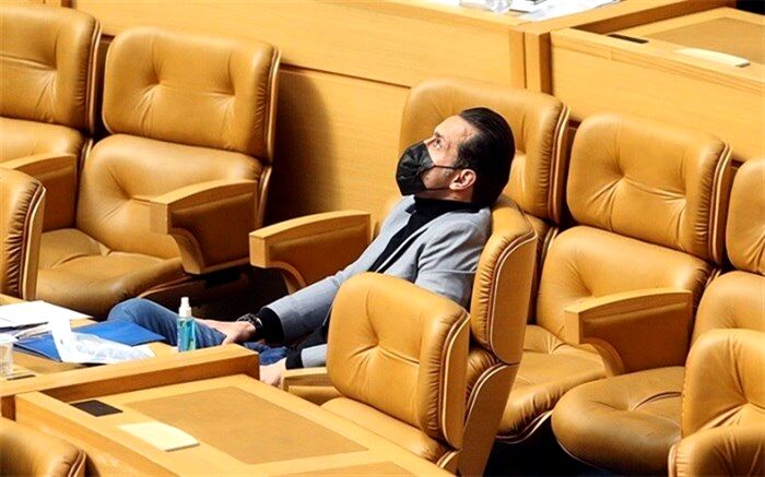 سوء استفاده ۷۷۰ میلیارد تومانی علی کریمی از خواهرش
