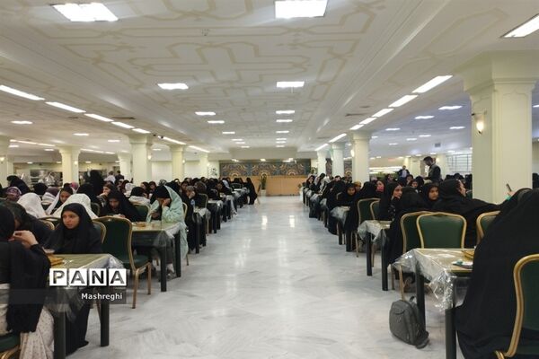 حضور دانش‌آموزان دختر اصفهانی زیارت‌اولی در مهمان‌سرای حضرت امام رضا (ع)