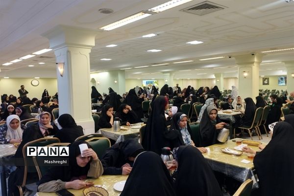 حضور دانش‌آموزان دختر اصفهانی زیارت‌اولی در مهمان‌سرای حضرت امام رضا (ع)