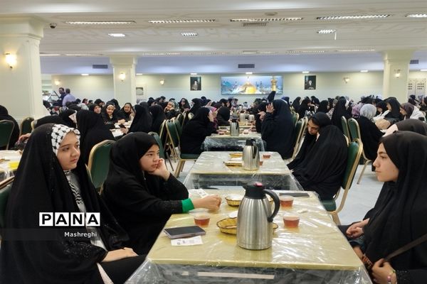 حضور دانش‌آموزان دختر اصفهانی زیارت‌اولی در مهمان‌سرای حضرت امام رضا (ع)