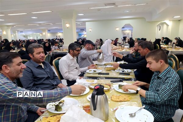 روز پایانی اردوی دانش‌آموزان دختر اصفهانی زیارت اولی در حرم مطهر امام رضا (ع)