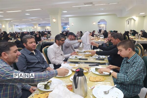 روز پایانی اردوی دانش‌آموزان دختر اصفهانی زیارت اولی در حرم مطهر امام رضا (ع)