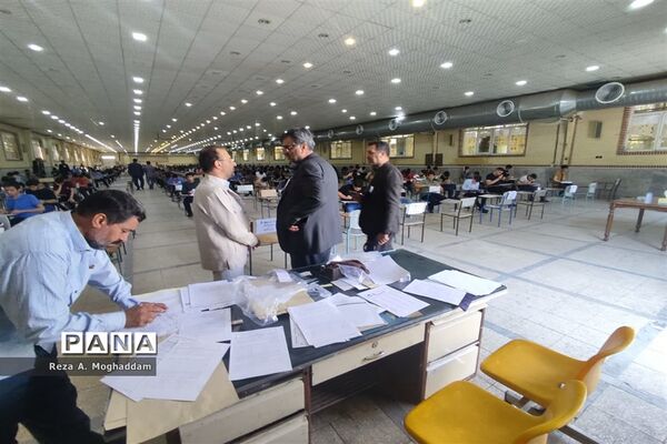 بازدید مسئولان وزارتی از آزمون ورودی مدارس استعدادهای درخشان در قم