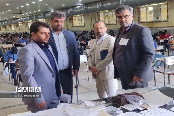 بازدید مسئولان وزارتی از آزمون ورودی مدارس استعدادهای درخشان در قم