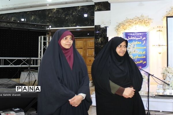 تجلیل از مربیان پرورشی‌، مشاوران‌، مراقبان سلامت و دبیران ورزش شهرستان بوشهر