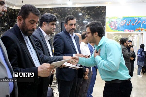 تجلیل از مربیان پرورشی‌، مشاوران‌، مراقبان سلامت و دبیران ورزش شهرستان بوشهر