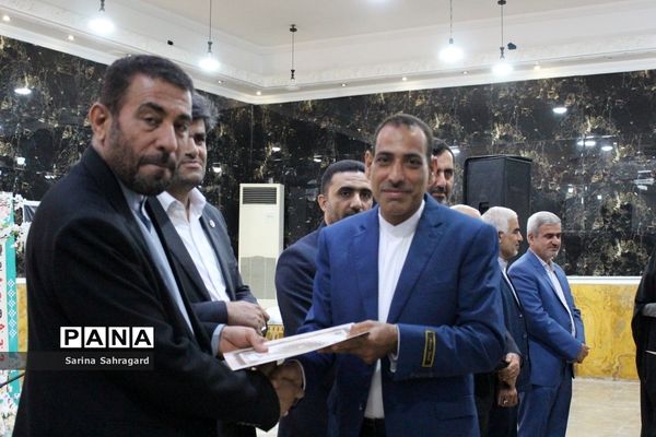 تجلیل از مربیان پرورشی‌، مشاوران‌، مراقبان سلامت و دبیران ورزش شهرستان بوشهر
