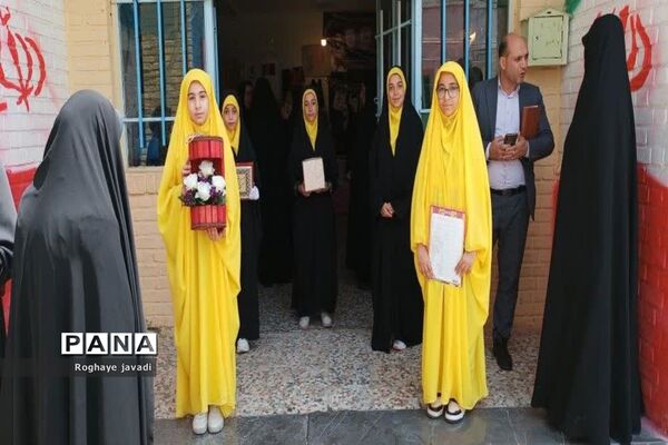 نمایشگاه آداب و رسوم اتباع مختلف در مرکز یادگیری شهید‌واعظی ناحیه یک بهارستان