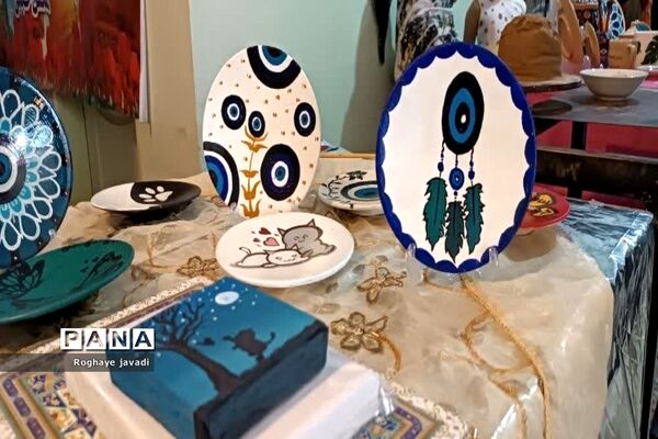 نمایشگاه آداب و رسوم اتباع مختلف در مرکز یادگیری شهید‌واعظی ناحیه یک بهارستان