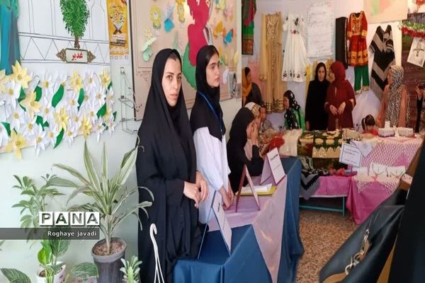 نمایشگاه آداب و رسوم اتباع مختلف در مرکز یادگیری شهید‌واعظی ناحیه یک بهارستان