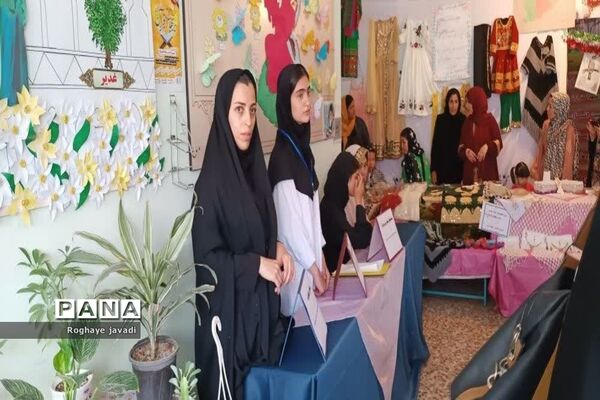 نمایشگاه آداب و رسوم اتباع مختلف در مرکز یادگیری شهید‌واعظی ناحیه یک بهارستان