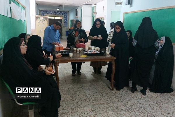 بازدید مدیر آموزش و پرورش ناحیه یک ری از برگزاری کلاس‌های طرح اتقان