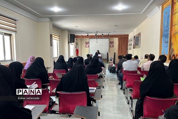جلسه ارزیابی کیفیت‌بخشی به عملکرد مدیریت مراکز آموزشی در آموزش و پرورش رودهن
